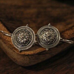 Ασημένια Στρογγυλά Σκουλαρίκια με Μοτίβο