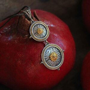 Ασημένιο Μενταγιόν με Ρόδακες και Επίχρυσα Μέρη