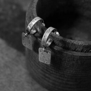 Έθνικ Κρίκοι με Παραλληλόγραμμο Μοτίφ