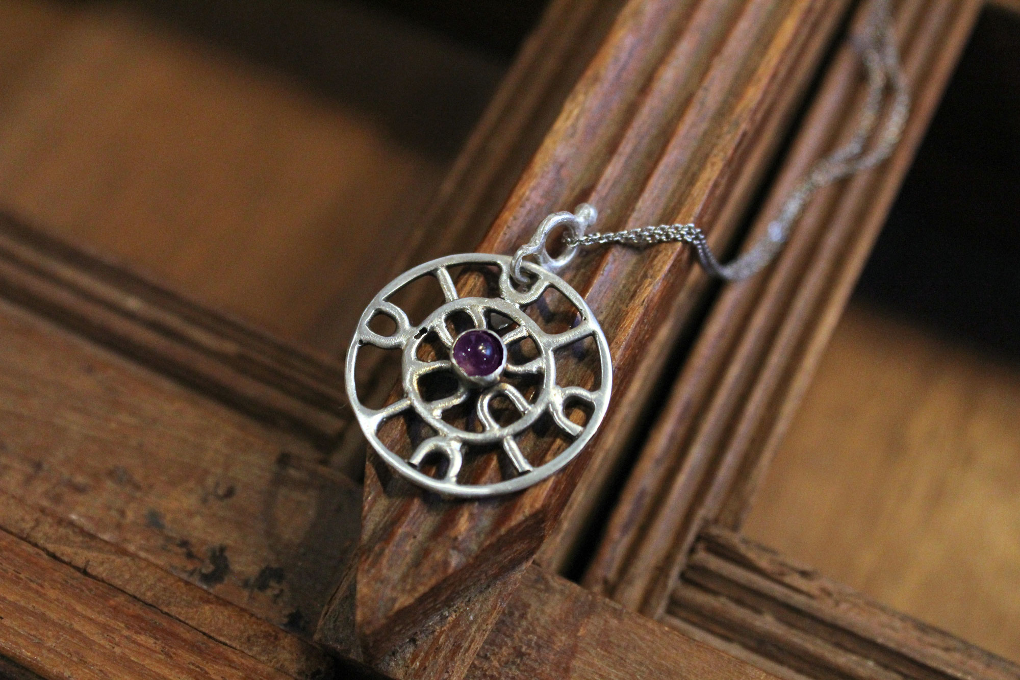 Κυκλικό Διάτρητο Κολιέ με Αμέθυστο - Image 2