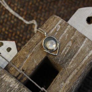 Picasso Necklace - Mother of Pearl