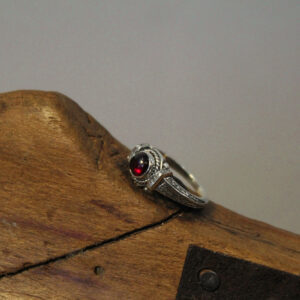 Εγχάρακτο Δαχτυλίδι με Γρανάδα