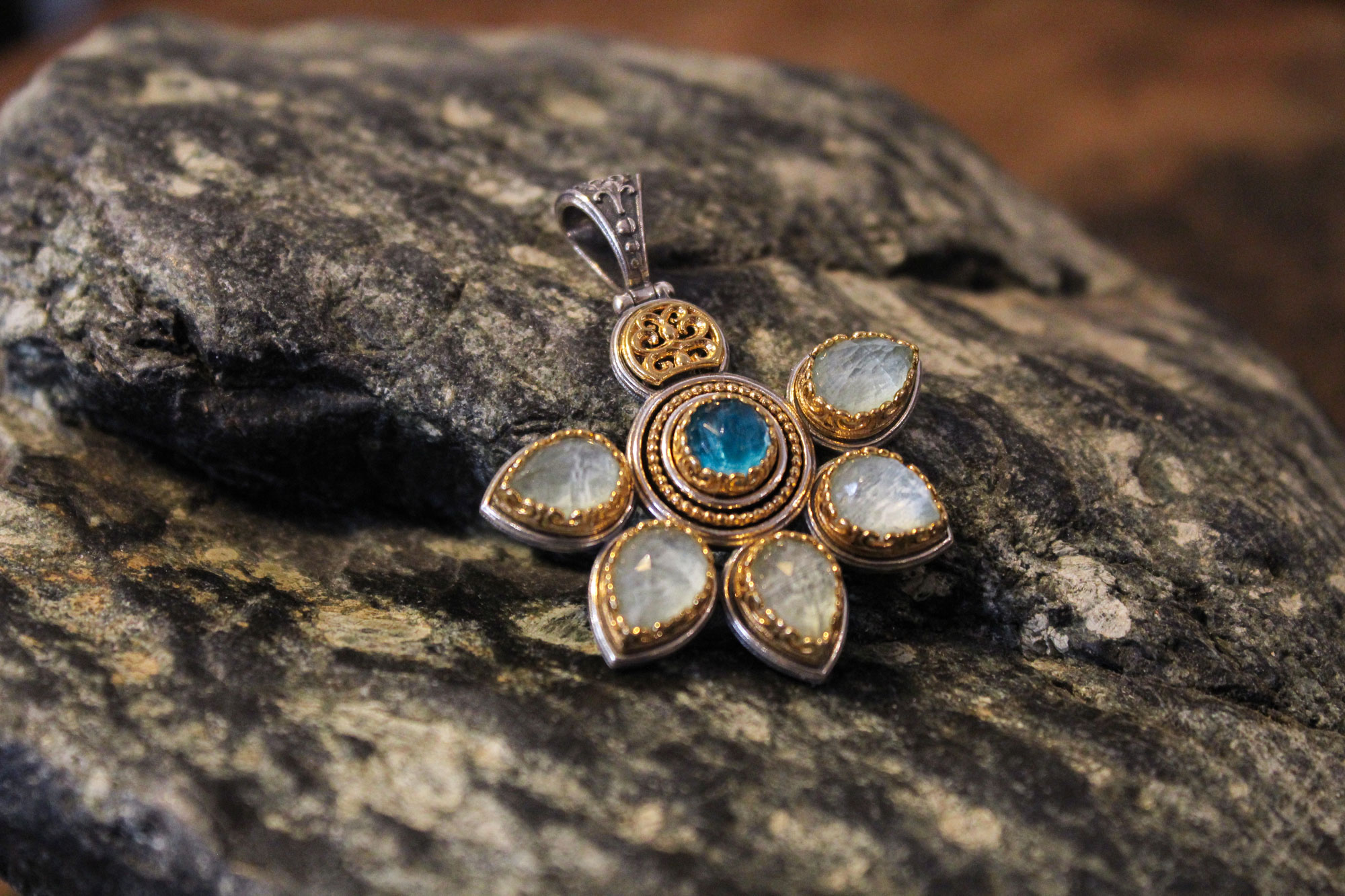 Byzantine Style Flower Pendant - Image 4