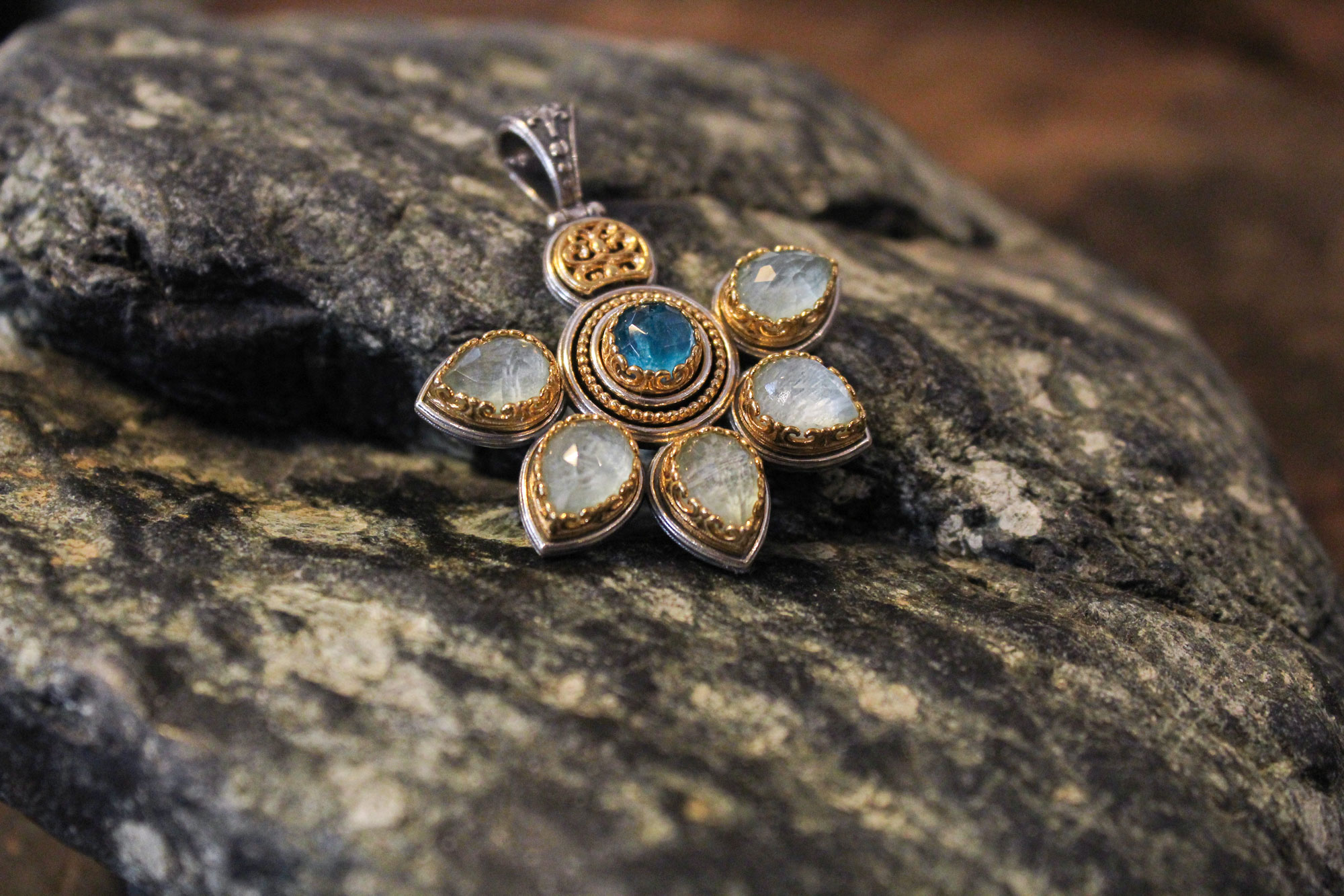 Byzantine Style Flower Pendant - Image 3