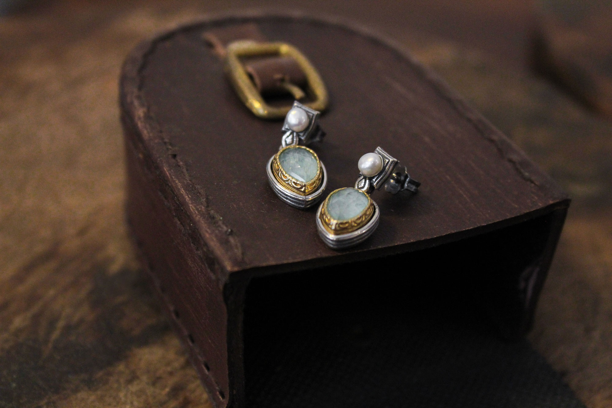 Moving Drop Earrings