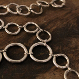 Circles Tie